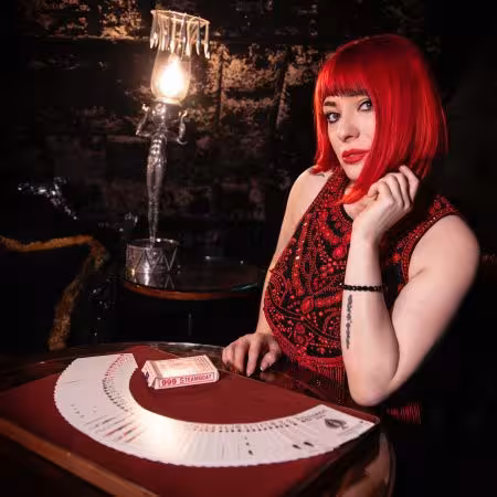 Laura London female magicians